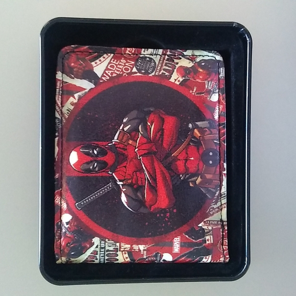 Deadpool Marvel Wallet - Picture 4 of 7